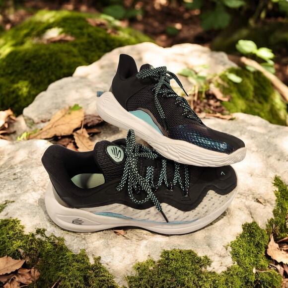 Size 6.5Y - Under Armour Curry Flow 10 Low Northern Lights main image 4